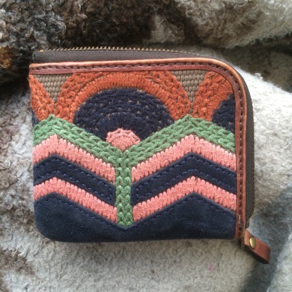 Fossil | Vintage Embroidered Zip Around Wallet